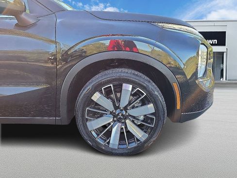 New 2025 Mitsubishi Outlander SE image 2