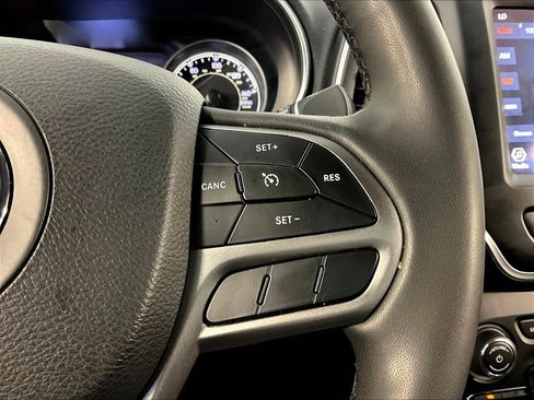 Used 2022 Jeep Cherokee Latitude Lux FWD image 11