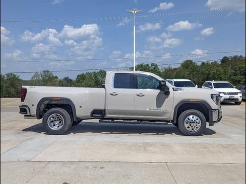 New 2026 GMC Sierra 3500 SLE w/ SLE Value Package AWD/4WD image 6