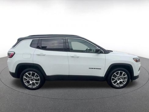 Used 2025 Jeep Compass Limited AWD/4WD image 16