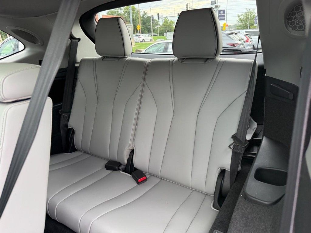 Used 2023 Acura MDX w/ Advance Package AWD/4WD image 13