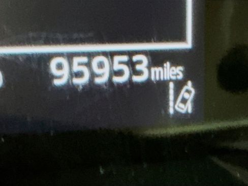 Used 2018 Toyota Camry LE image 18