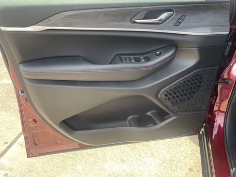 New 2025 Jeep Grand Cherokee L Limited w/ Black Appearance Package image 11