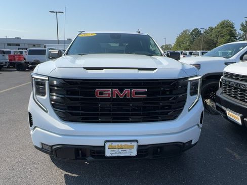 Certified 2025 GMC Sierra 1500 Elevation AWD/4WD image 9