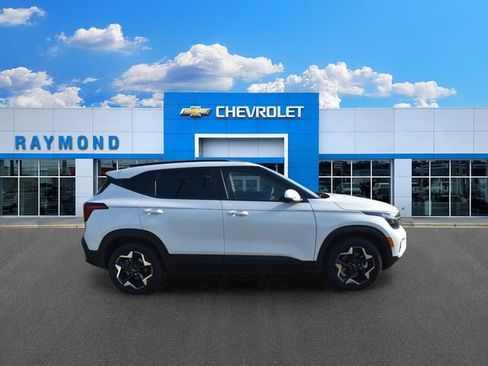 Used 2025 Kia Seltos S AWD/4WD image 2