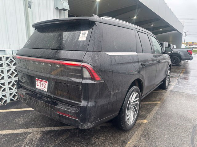 Used 2025 Lincoln Navigator Reserve AWD/4WD image 4