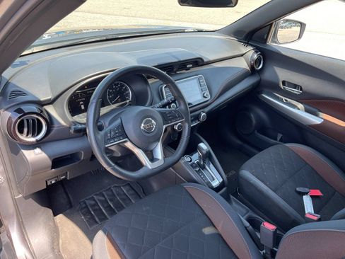 Used 2019 Nissan Kicks SR w/ Exterior Electronics Package FWD image 10