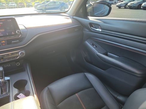 Used 2022 Nissan Altima 2.5 SR w/ Midnight Edition Package image 17