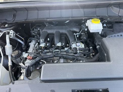 Used 2025 Nissan Pathfinder SL AWD/4WD image 34