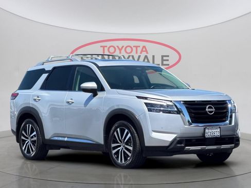Used 2023 Nissan Pathfinder Platinum FWD image 10