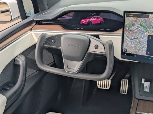 Used 2023 Tesla Model X image 16