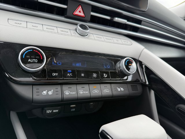 Used 2025 Hyundai Elantra Limited FWD image 17
