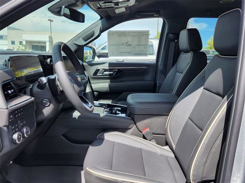 New 2026 Chevrolet Suburban Premier image 9