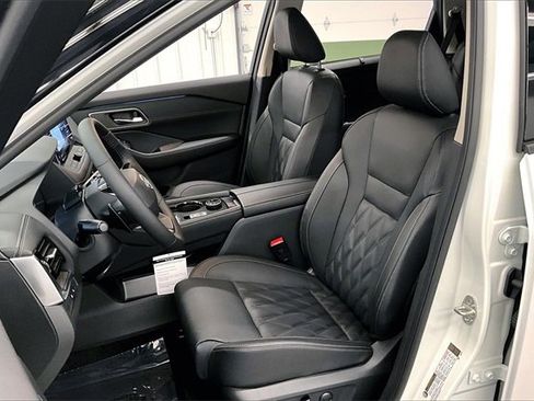 New 2025 Nissan Rogue Platinum w/ Tech Package image 9