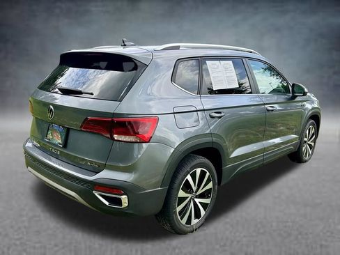 Certified 2022 Volkswagen Taos SE AWD/4WD image 5