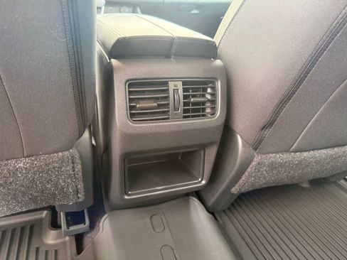 Used 2023 Nissan Rogue S image 23