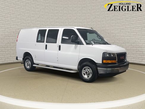 Used 2024 GMC Savana 2500 w/ Driver Convenience Package image 3
