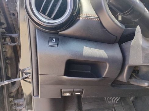 Used 2018 Nissan Kicks SR FWD image 13