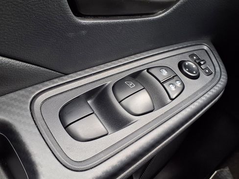 Used 2025 Nissan Versa S w/ Trunk Package FWD image 17