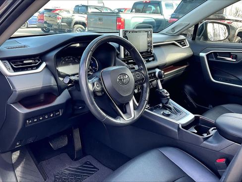 Used 2021 Toyota RAV4 Limited image 16