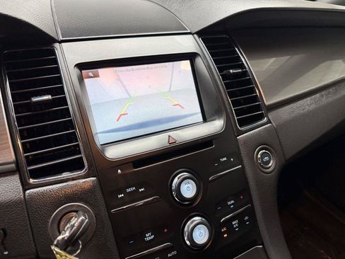 Used 2014 Ford Taurus SEL w/ Equipment Group 201A FWD image 18