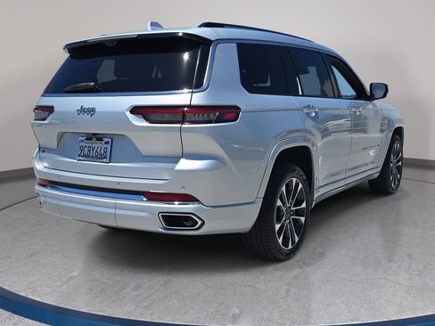 Used 2022 Jeep Grand Cherokee L Overland w/ Luxury Tech Group IV RWD image 6
