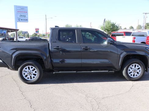 Used 2025 Toyota Tacoma SR5 AWD/4WD image 8