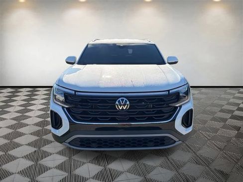 Used 2024 Volkswagen Atlas Cross Sport SE FWD image 2