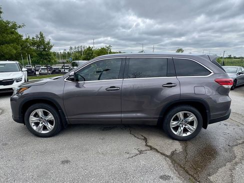 Used 2019 Toyota Highlander Limited w/ Carpet Mat Package (TMS) AWD/4WD image 2