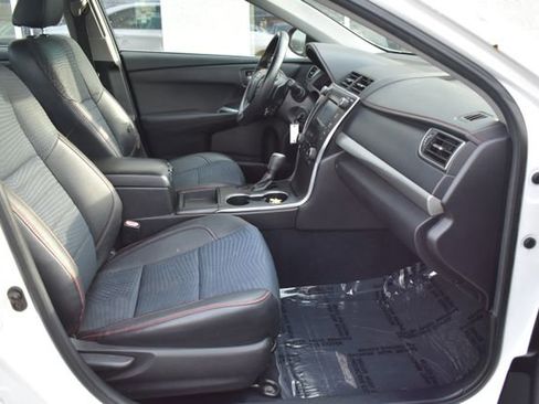 Used 2015 Toyota Camry SE image 35