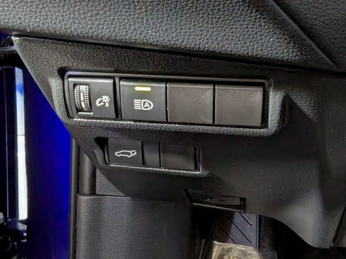 Certified 2022 Toyota Corolla Cross XLE image 42