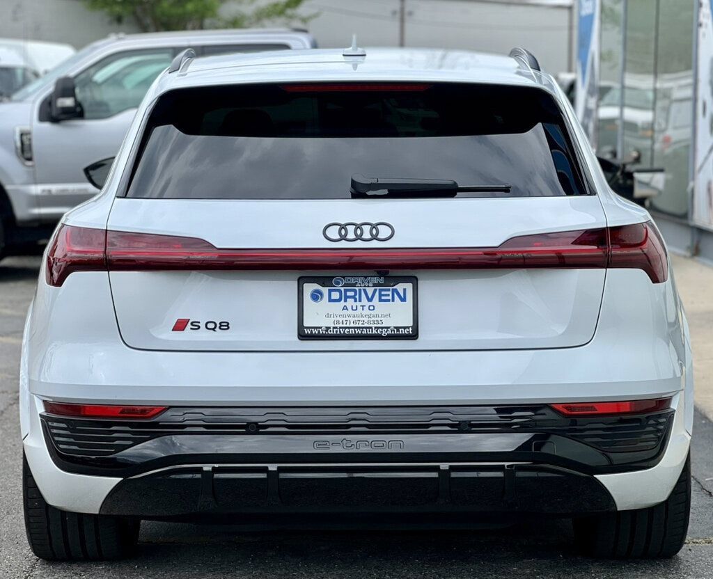 Used 2024 Audi Q8 e-tron Prestige w/ Prestige Package AWD/4WD image 5