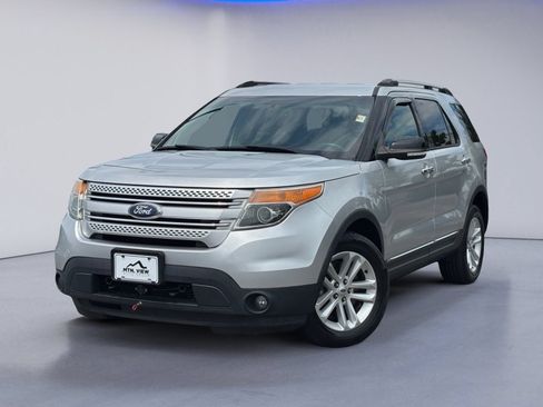 Used 2014 Ford Explorer XLT w/ Equipment Group 201A AWD/4WD image 2