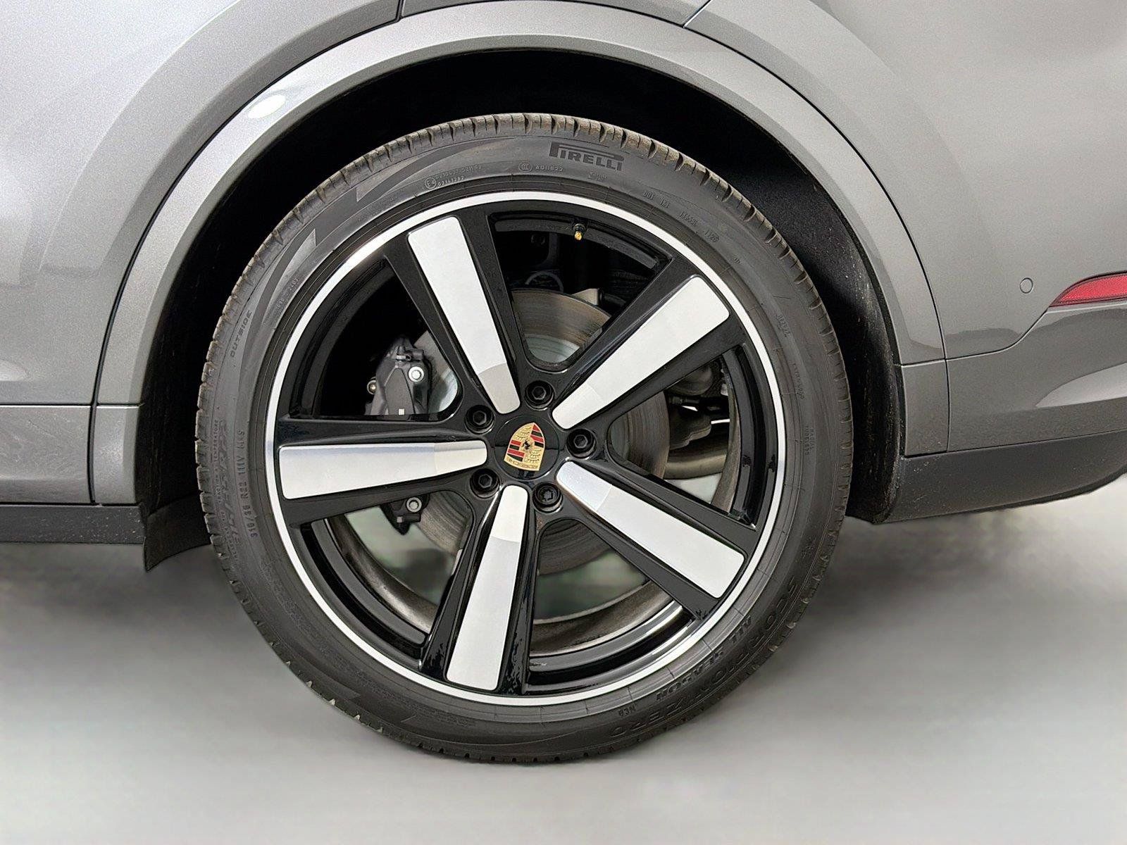 Certified 2025 Porsche Cayenne Coupe AWD/4WD image 12