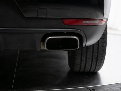 Certified 2021 Porsche Macan image 38