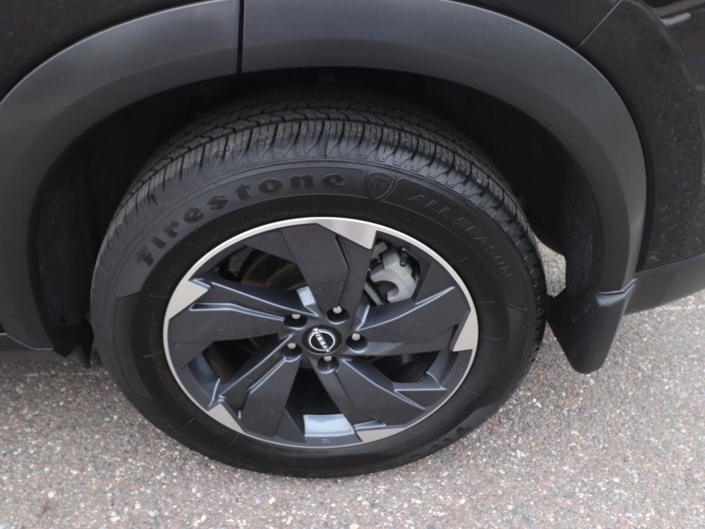 Used 2025 Nissan Rogue SV w/ SV Premium Package FWD image 24