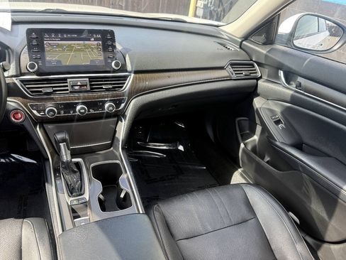 Used 2018 Honda Accord Touring image 8
