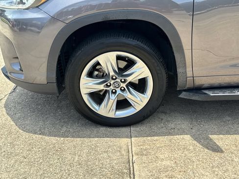 Used 2018 Toyota Highlander Limited FWD image 33