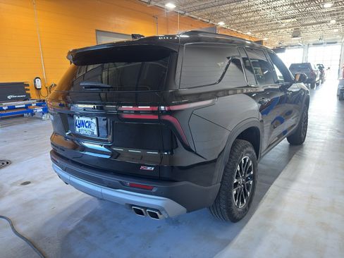 Used 2024 Chevrolet Traverse Z71 image 5