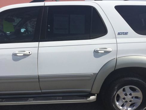 Used 2004 Toyota Sequoia SR5 RWD image 21