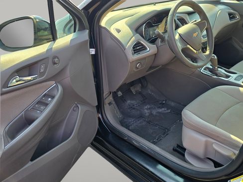 Used 2017 Chevrolet Cruze LS FWD image 17