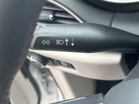 Used 2017 Chrysler Pacifica Touring-L image 31