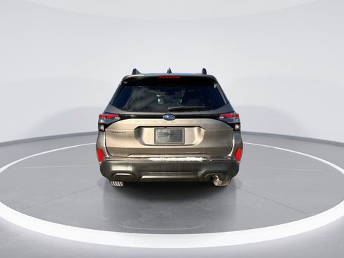 Used 2025 Subaru Forester Premium image 7