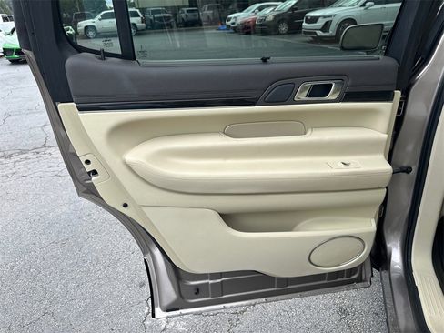 Used 2019 Lincoln MKT AWD image 22