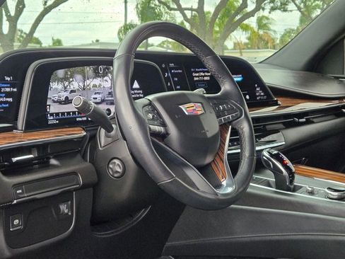 Used 2024 Cadillac Escalade Luxury image 10