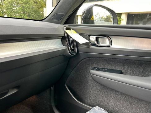 New 2026 Volvo XC40 B5 Ultra w/ Climate Package image 20