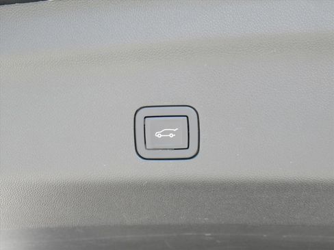 Used 2024 GMC Yukon Denali w/ Advanced Technology Package image 39