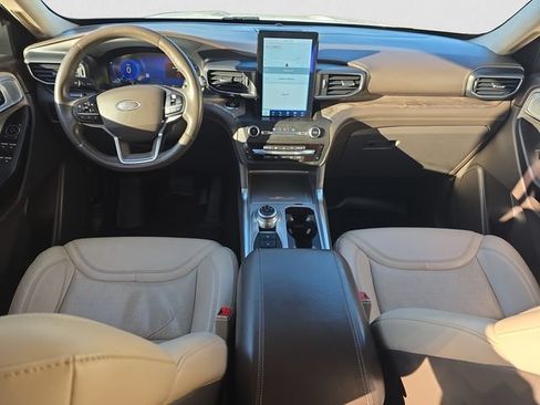 Used 2020 Ford Explorer Platinum w/ Premium Technology Package AWD/4WD image 10
