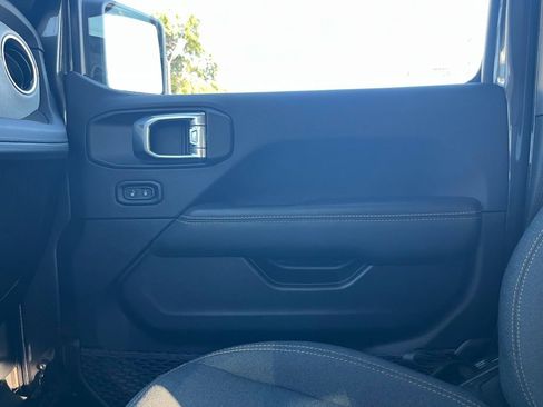 Used 2025 Jeep Wrangler Unlimited Sahara w/ Safety Group image 17