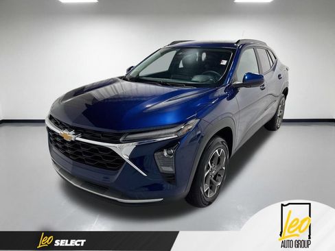 Used 2024 Chevrolet Trax LT w/ LT Convenience Package FWD image 1